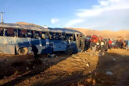 واژگونی اتوبوس مشهد به شیراز در یزد؛ ۱۶ نفر مصدوم شدند 