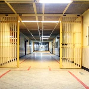 فرماندار: آتش‌سوزی در زندان گرمسار مهار شد/ حادثه ربطی به جنگ نداشت