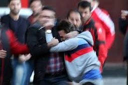 درگیری گروهی اراذل با شمشیر و قمه در محله خزانه بخارایی/ ویدئو