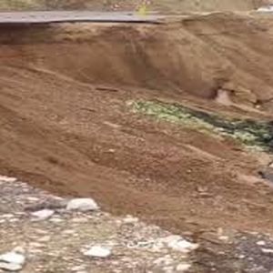 لحظه هولناک رانش زمین در جاده خوزستان/ ویدئو 