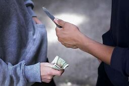 زورگیری مسلحانه دزدان خشن در اتوبان صدر/ ویدئو