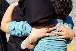 بازگشت کودک گمشده جاجرمی به آغوش خانواده با تلاش پلیس