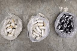 کشف 450 گرم هروئین  از معده مسافر اتوبوس