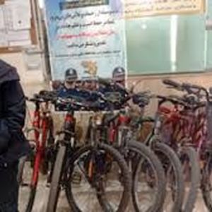 شکار مرد ژولیده در قاب دوربین های شهری 