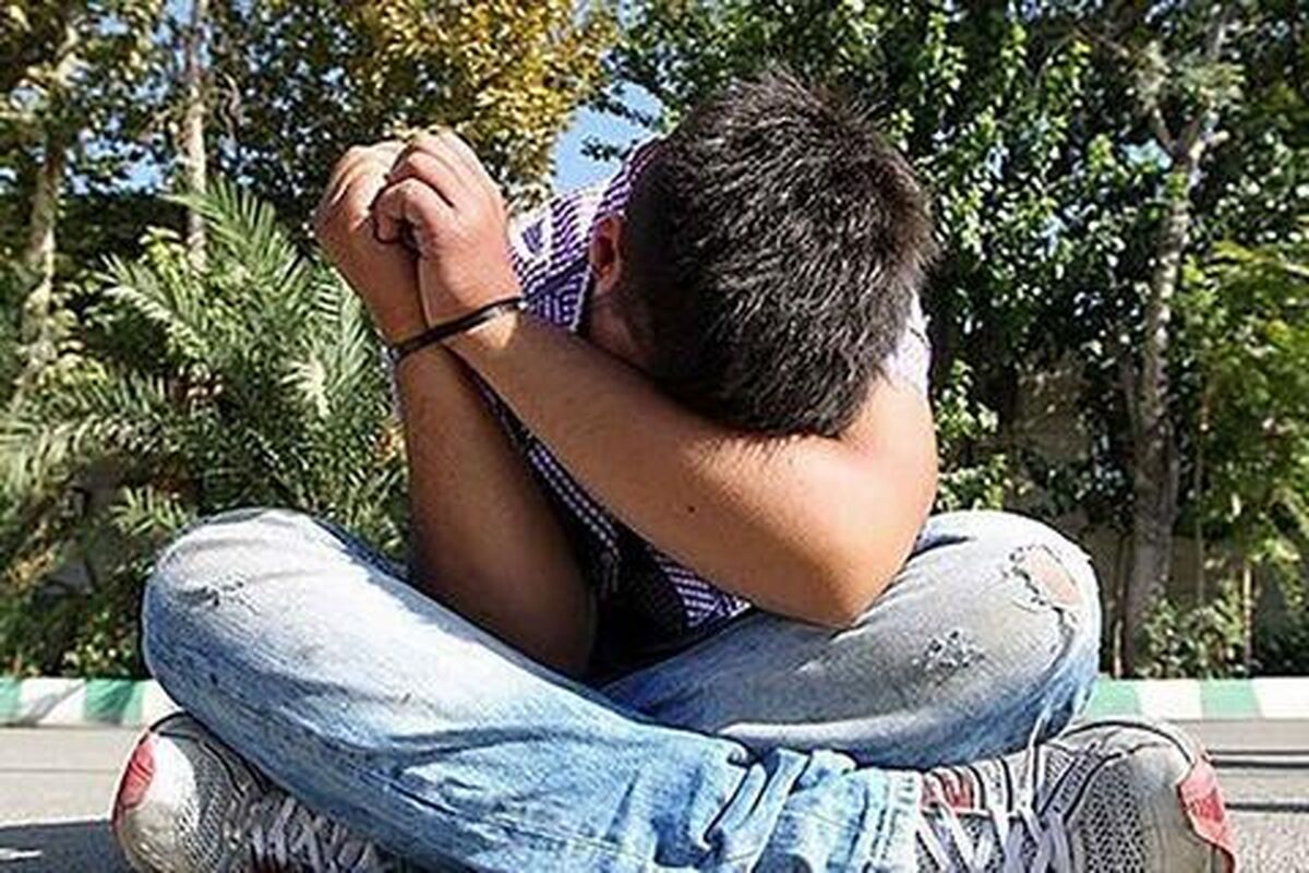زورگیری پسر نوجوان با پنجه بوکس