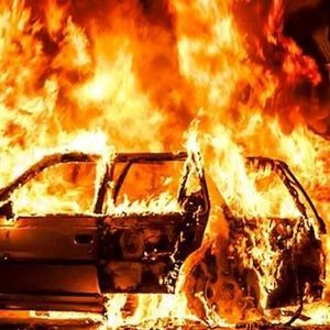 آتش زدن یک خودرو در روانسر/ ویدئو