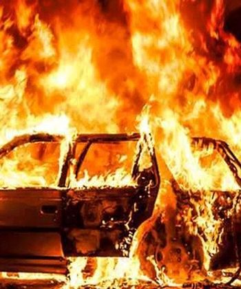 آتش زدن یک خودرو در روانسر/ ویدئو