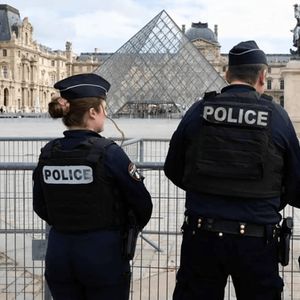 بازداشت پنج مظنون در پرونده سرقت از لوور